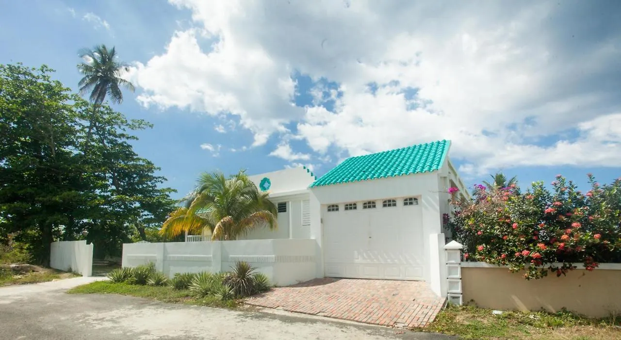 Beachfront Studio In Aguada Apartment